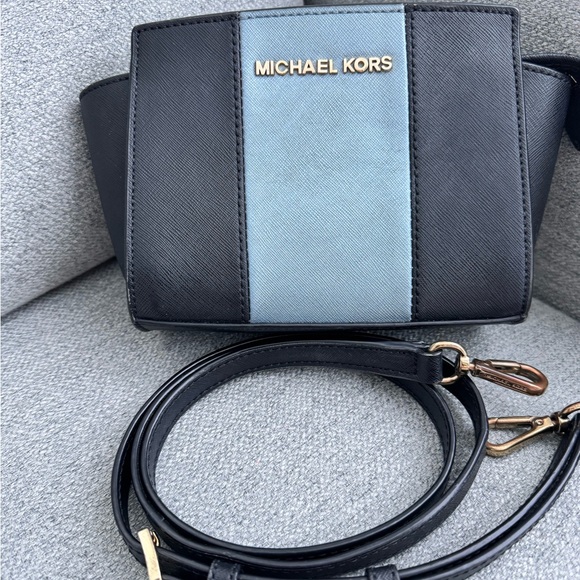 Cute Michael kors purse - Picture 1 of 9